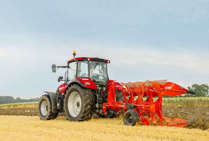 Traktorius Case IH Luxxum 120 - komplektas vidutiniam ūkiui